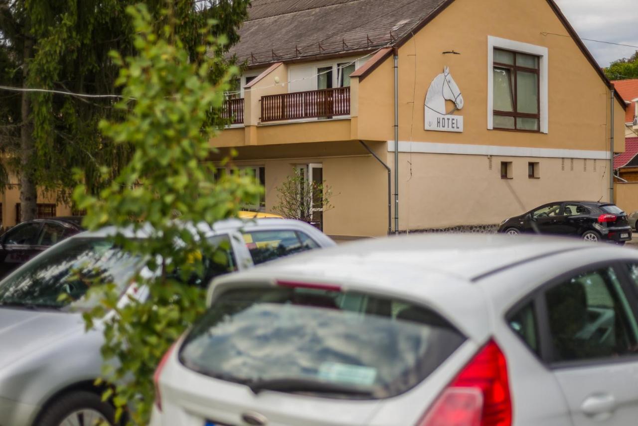 Lipicai Hotel Es Etterem Szilvásvárad Exterior foto