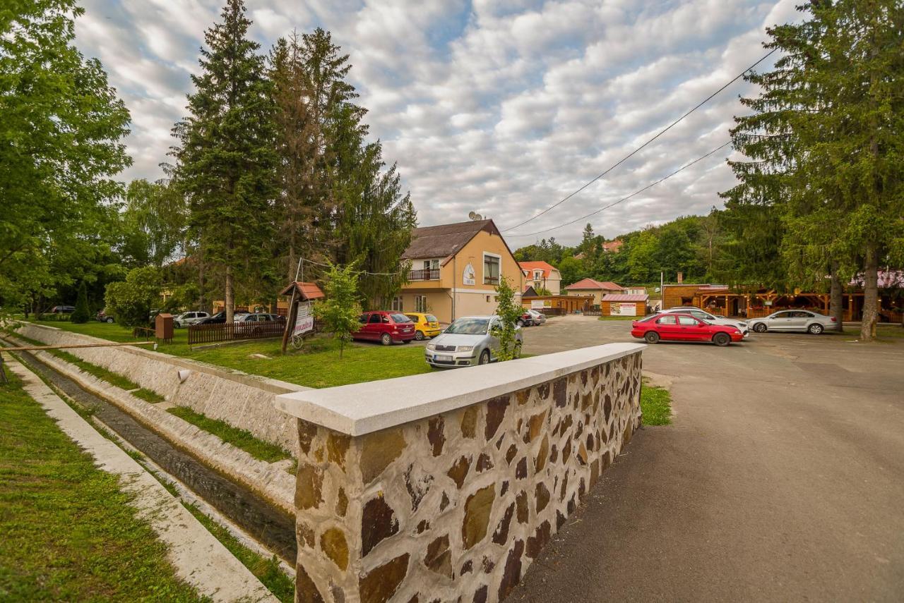 Lipicai Hotel Es Etterem Szilvásvárad Exterior foto